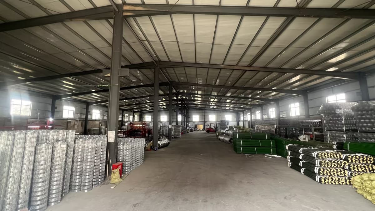 Lianjia wire fence factory workshop interior